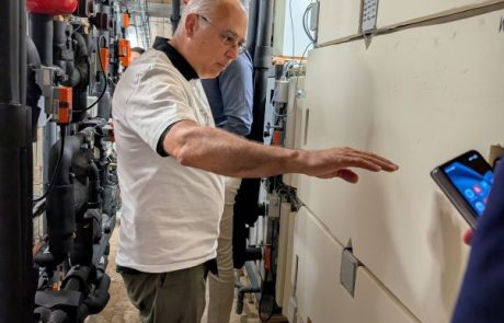 Prof. Bottarelli explaining the functioning of the prototype